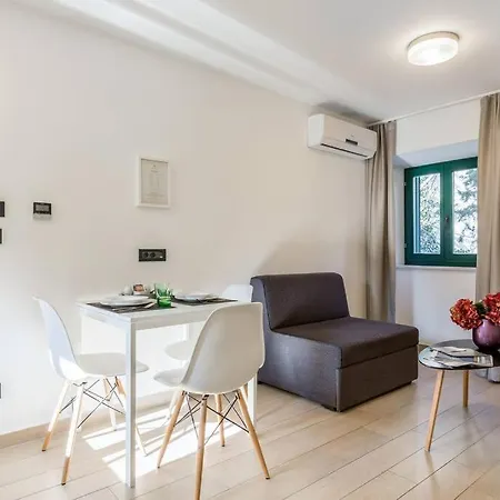 Apartment Perfectly Located With Balcony Split