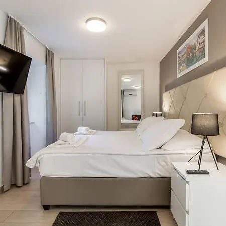 Perfectly Located With Balcony * سبليت